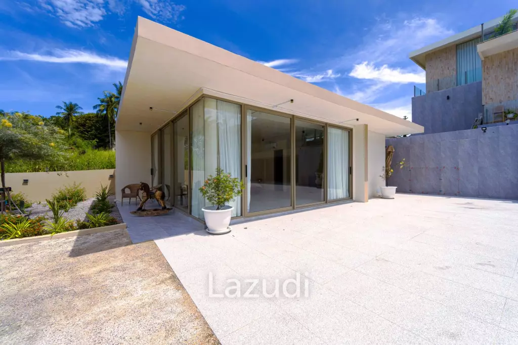 Exclusive Waterfront Villa: 6-Bed Luxury at Palm Hills Golf Club