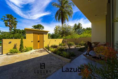 Située au bord d'un lac, à proximité d'un terrain de golf / Terrain de 1 600 m² / 6 chambres