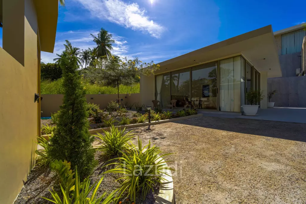 Exclusive Waterfront Villa: 6-Bed Luxury at Palm Hills Golf Club