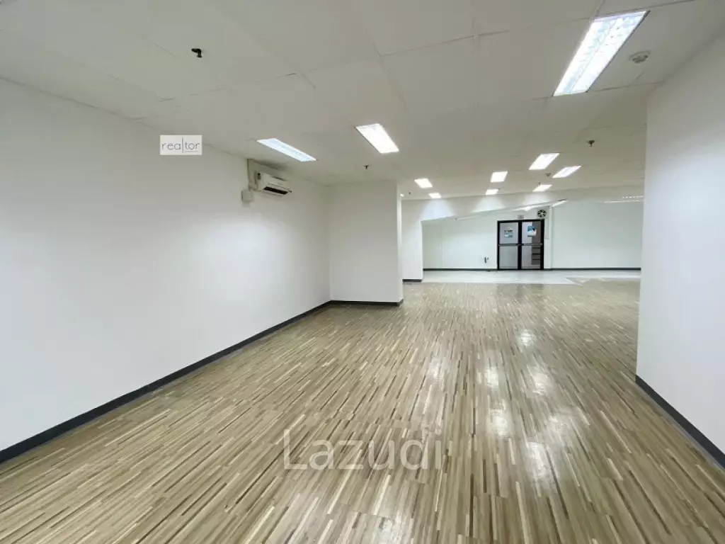 Retail Space for Lease in Ocean Tower 1 Bangkok