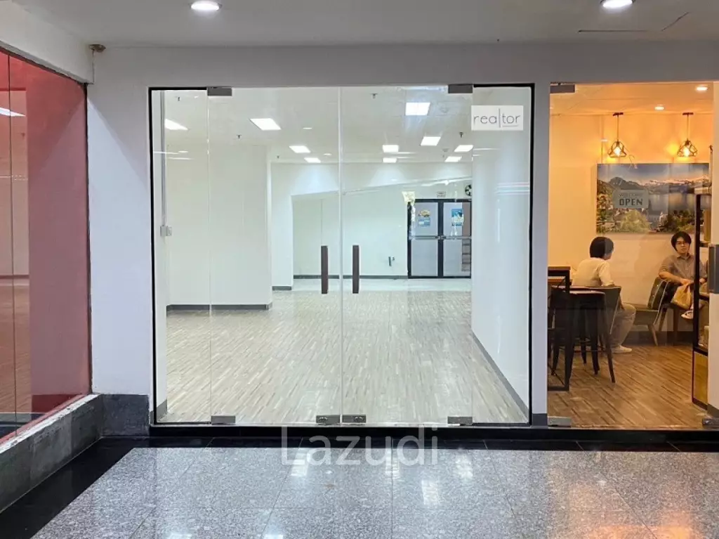 Retail Space for Lease in Ocean Tower 1 Bangkok