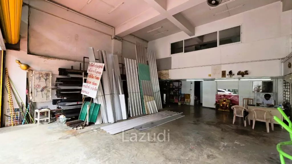 Prime 4-Bedroom Townhouse in Bangkok's Pathum Wan - 250 meters from MRT Hua Lamphong