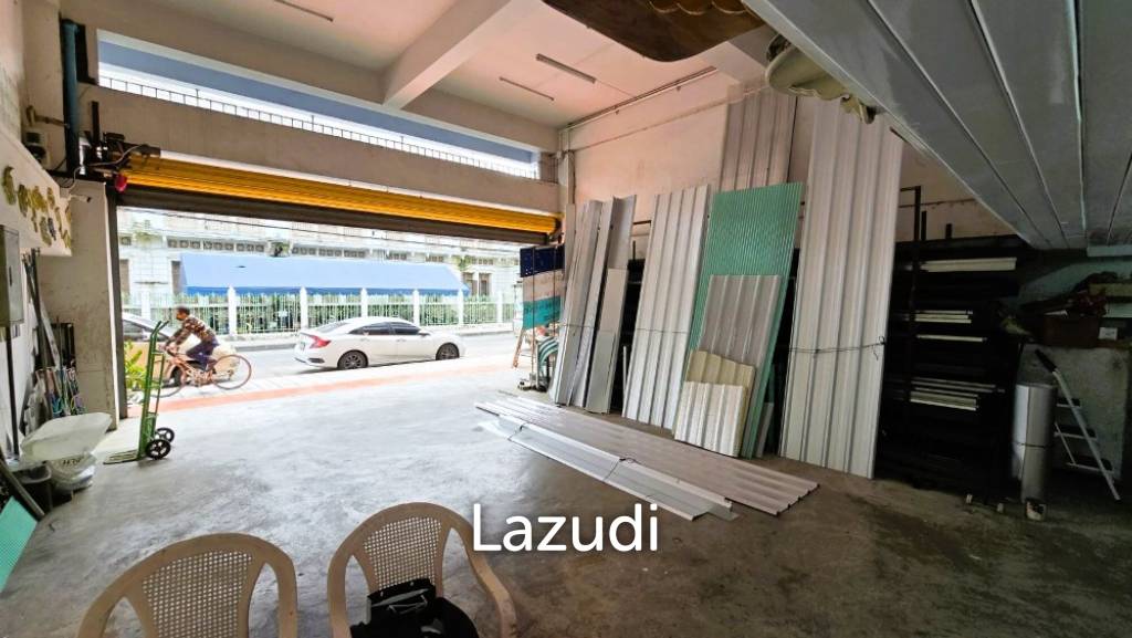 Prime 4-Bedroom Townhouse in Bangkok's Pathum Wan - 250 meters from MRT Hua Lamphong