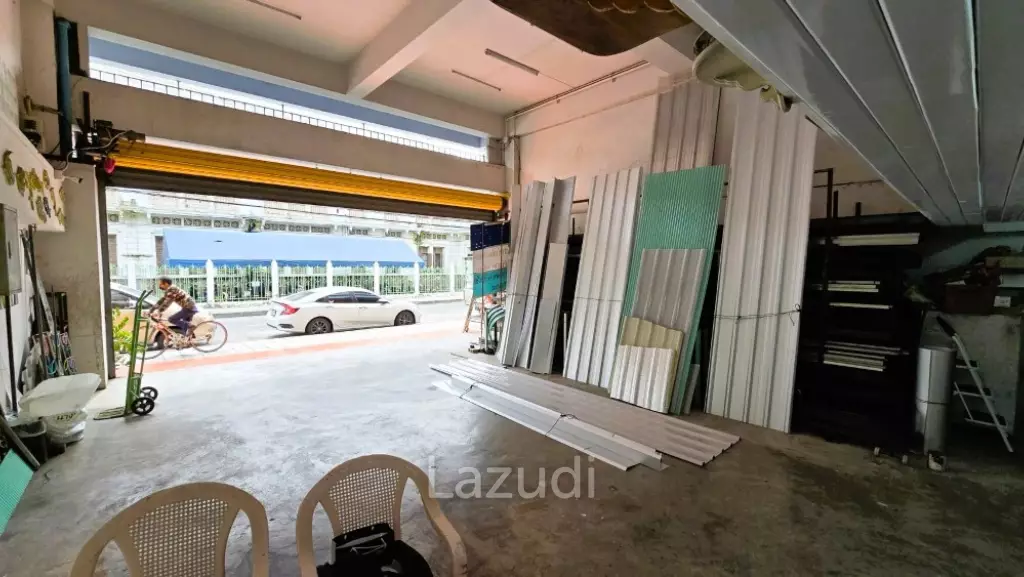 Prime 4-Bedroom Townhouse in Bangkok's Pathum Wan - 250 meters from MRT Hua Lamphong