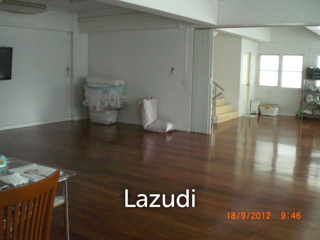 Prime 4-Bedroom Townhouse in Bangkok's Pathum Wan - 250 meters from MRT Hua Lamphong