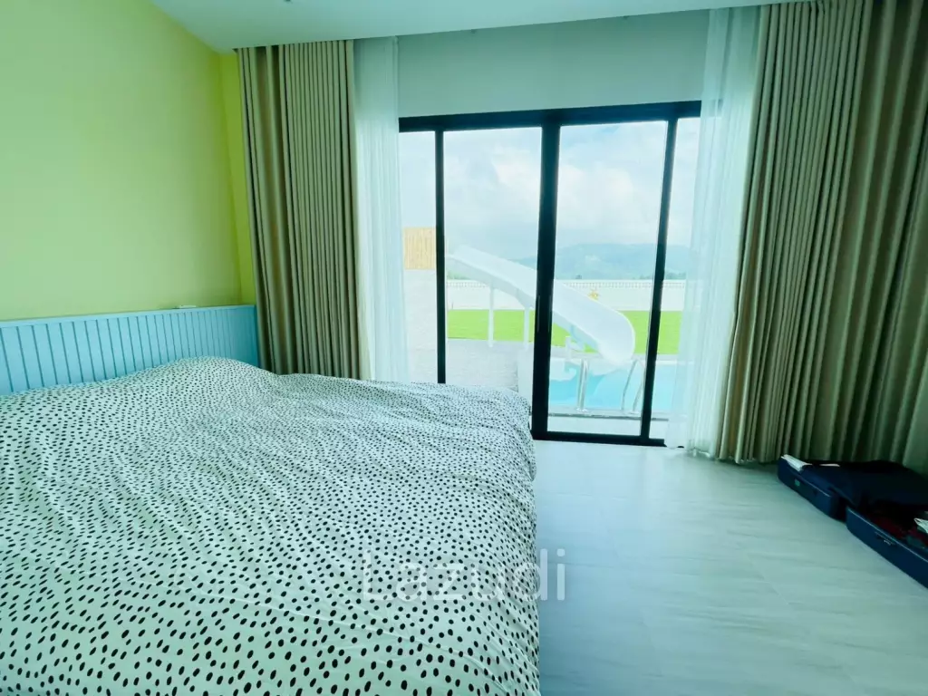 Modern 3-Bedroom Pool Villa near Black Mountain, Hua Hin