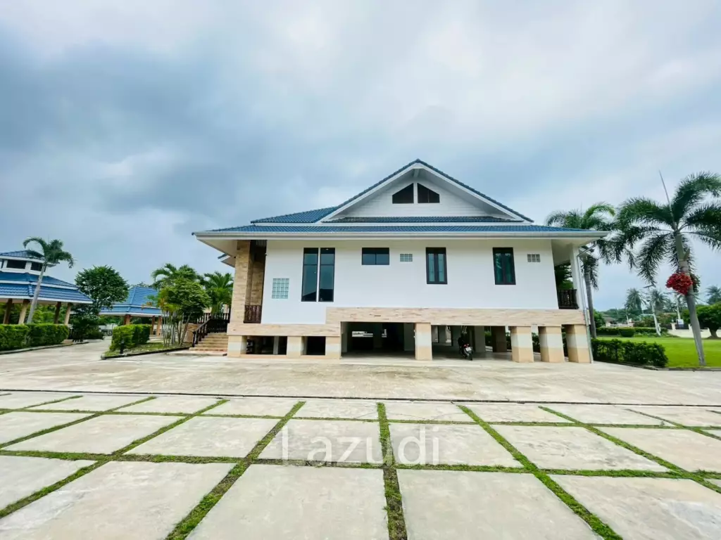 Grand 5-Bedroom Lakefront Pool Villa in Hin Lek Fai, Hua Hin