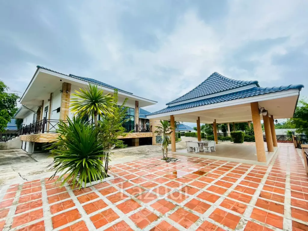 Grand 5-Bedroom Lakefront Pool Villa in Hin Lek Fai, Hua Hin