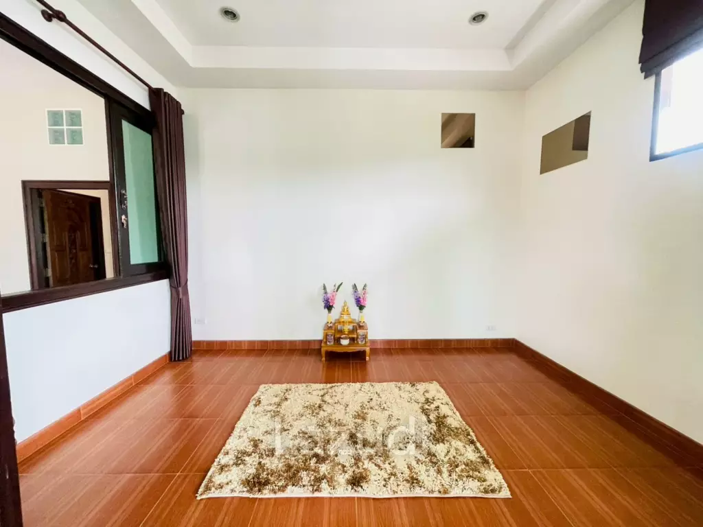 Grand 5-Bedroom Lakefront Pool Villa in Hin Lek Fai, Hua Hin