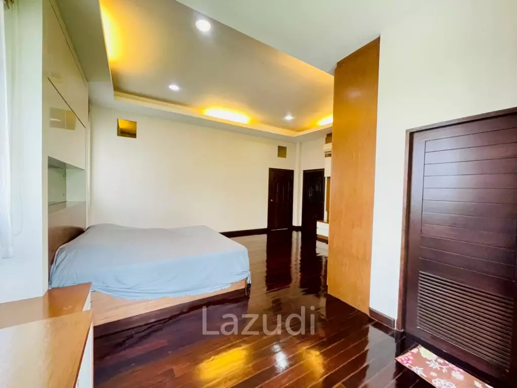 Grand 5-Bedroom Lakefront Pool Villa in Hin Lek Fai, Hua Hin