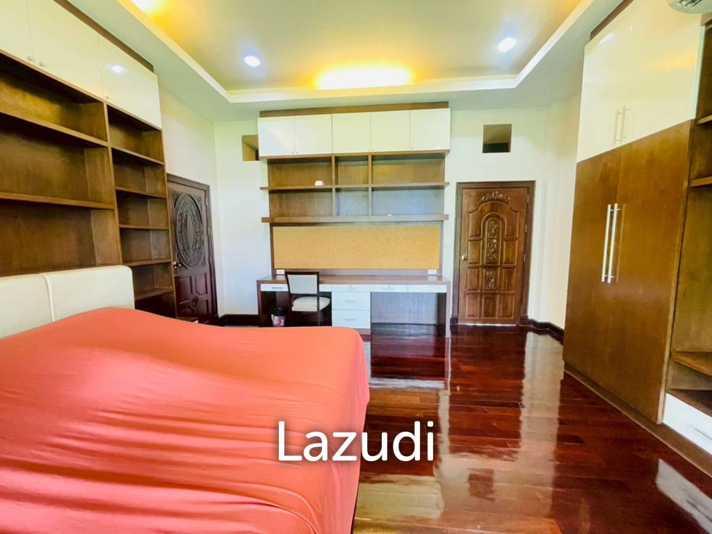Grand 5-Bedroom Lakefront Pool Villa in Hin Lek Fai, Hua Hin