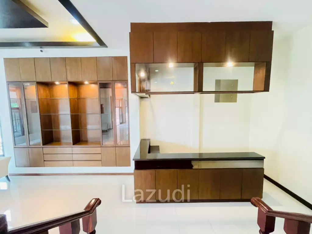 Grand 5-Bedroom Lakefront Pool Villa in Hin Lek Fai, Hua Hin