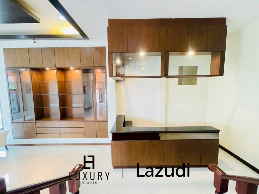 Grand 5-Bedroom Lakefront Pool Villa in Hin Lek Fai, Hua Hin