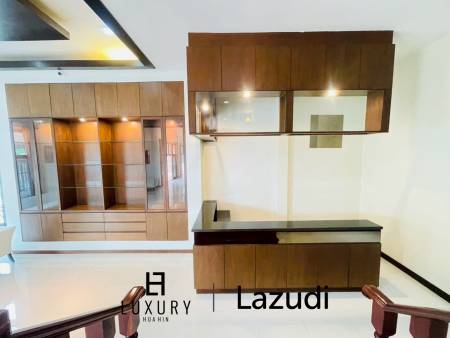 Grand 5-Bedroom Lakefront Pool Villa in Hin Lek Fai, Hua Hin