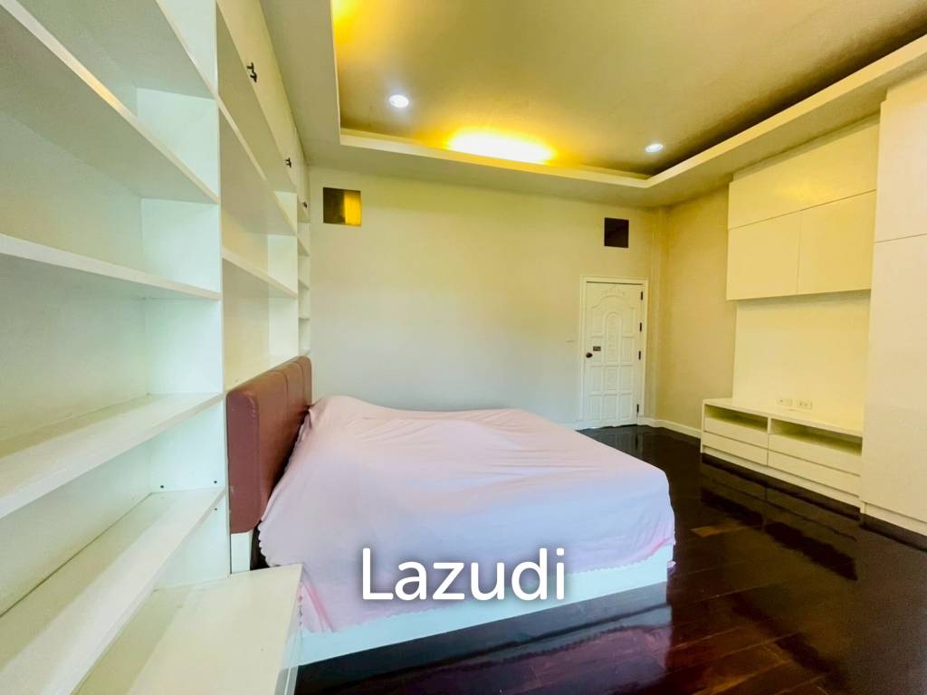 Grand 5-Bedroom Lakefront Pool Villa in Hin Lek Fai, Hua Hin