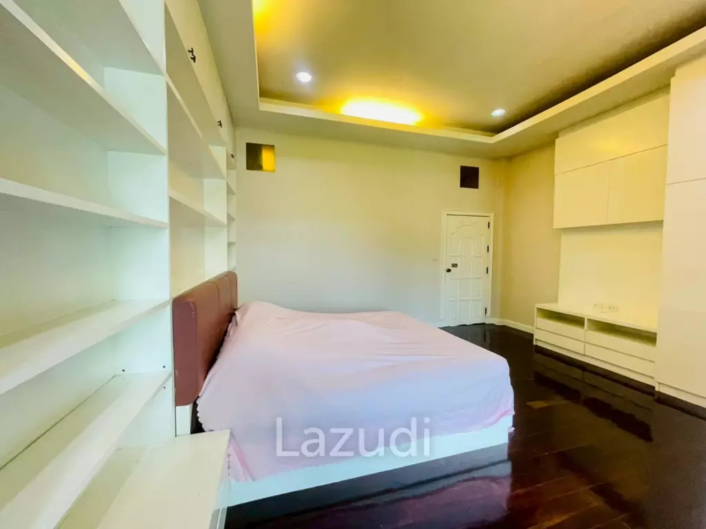 Grand 5-Bedroom Lakefront Pool Villa in Hin Lek Fai, Hua Hin
