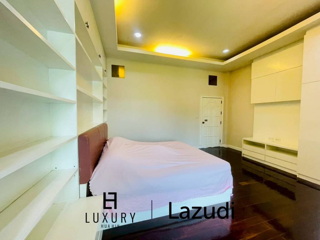 Grand 5-Bedroom Lakefront Pool Villa in Hin Lek Fai, Hua Hin