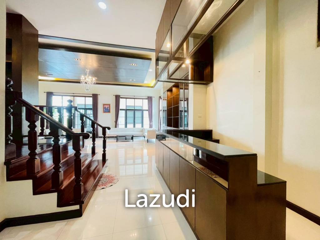 Grand 5-Bedroom Lakefront Pool Villa in Hin Lek Fai, Hua Hin
