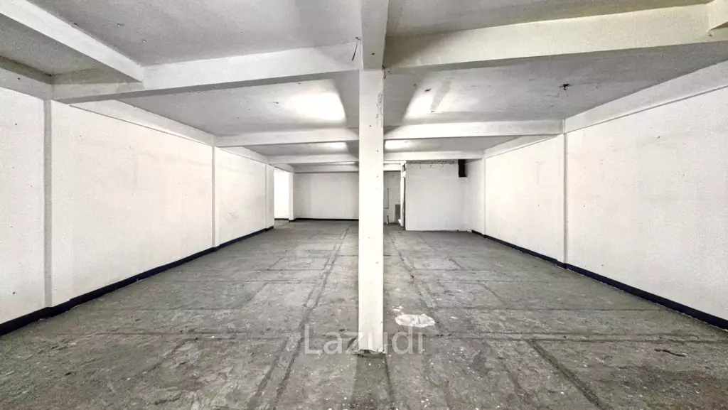 400m2 for suitable for sportsclub  - main Sukhumvit (Udom Suk/Bangna)