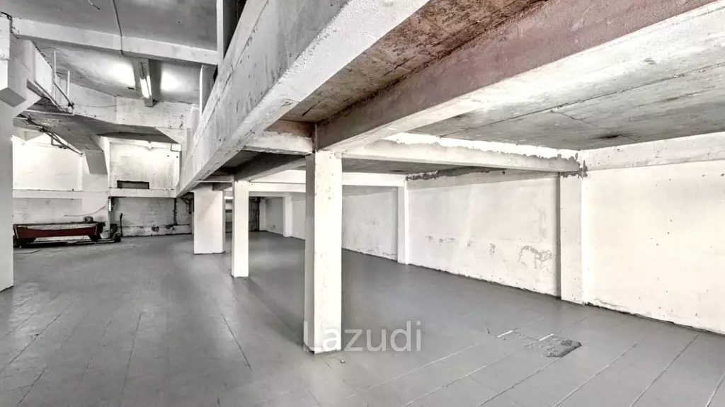 Strategic Bang Na Commercial Ground-floor with Mezzanine