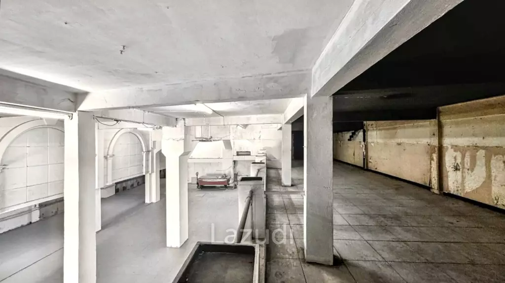 Strategic Bang Na Commercial Ground-floor with Mezzanine