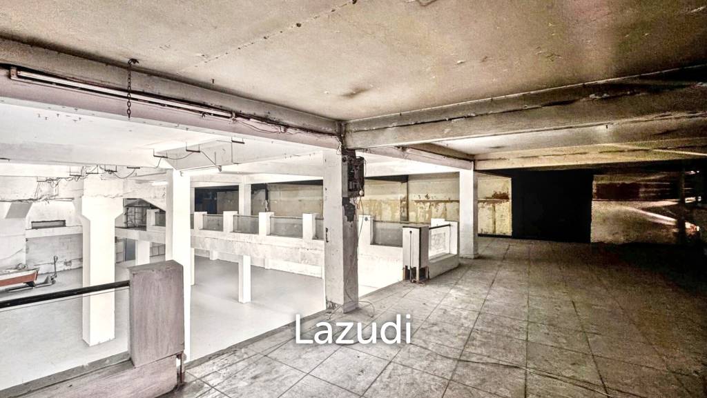 Strategic Bang Na Commercial Ground-floor with Mezzanine