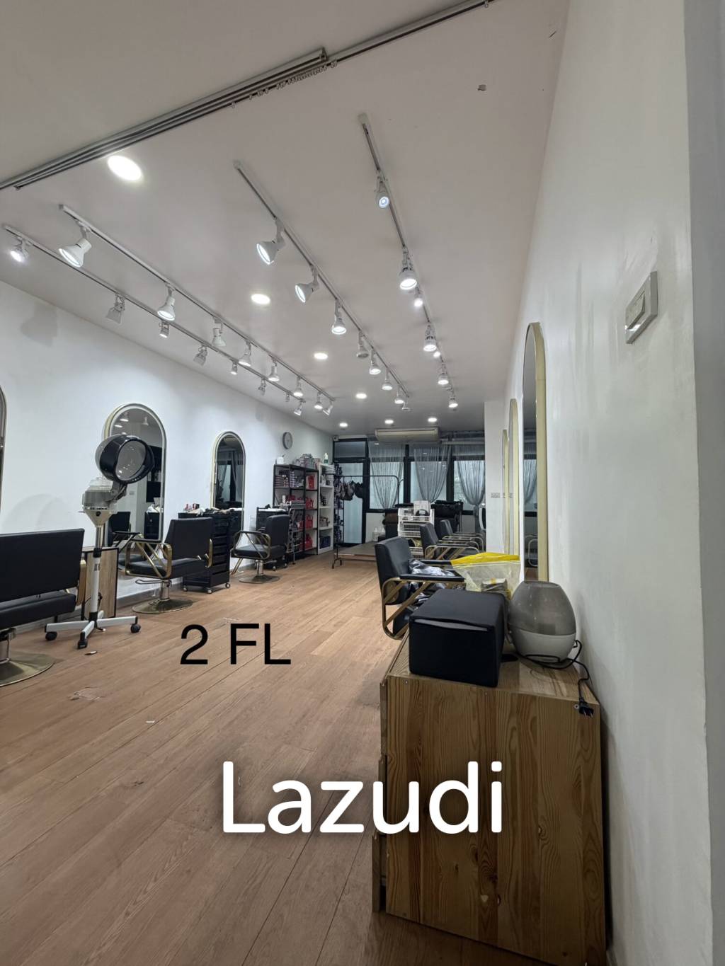 Salon  and Spa Shop for Rent | 4-Storey Thonglor Area