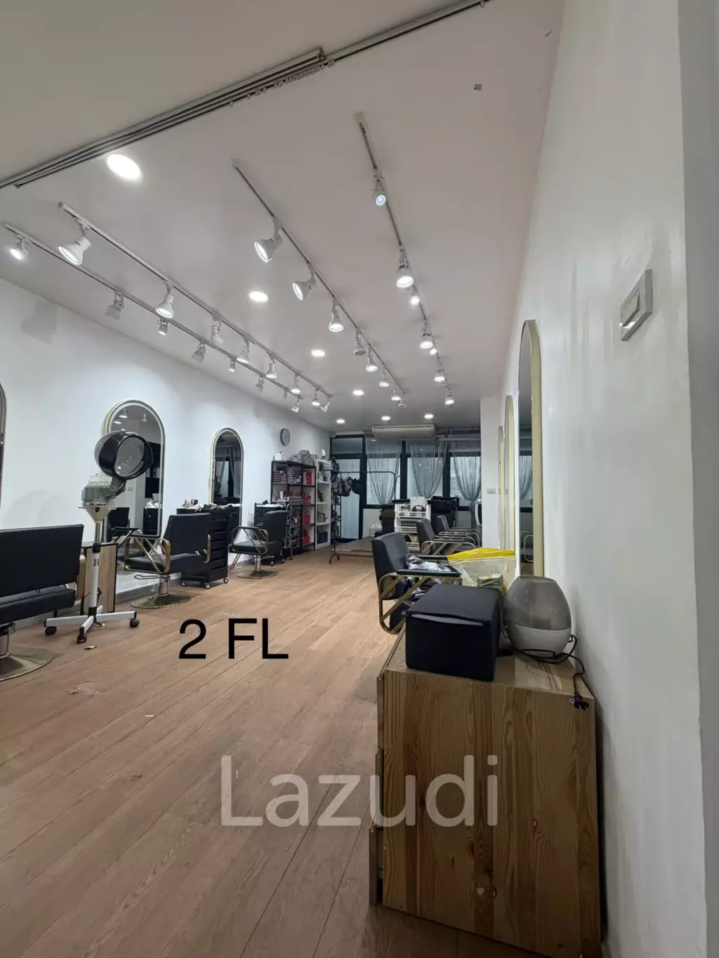 Salon  and Spa Shop for Rent | 4-Storey Thonglor Area