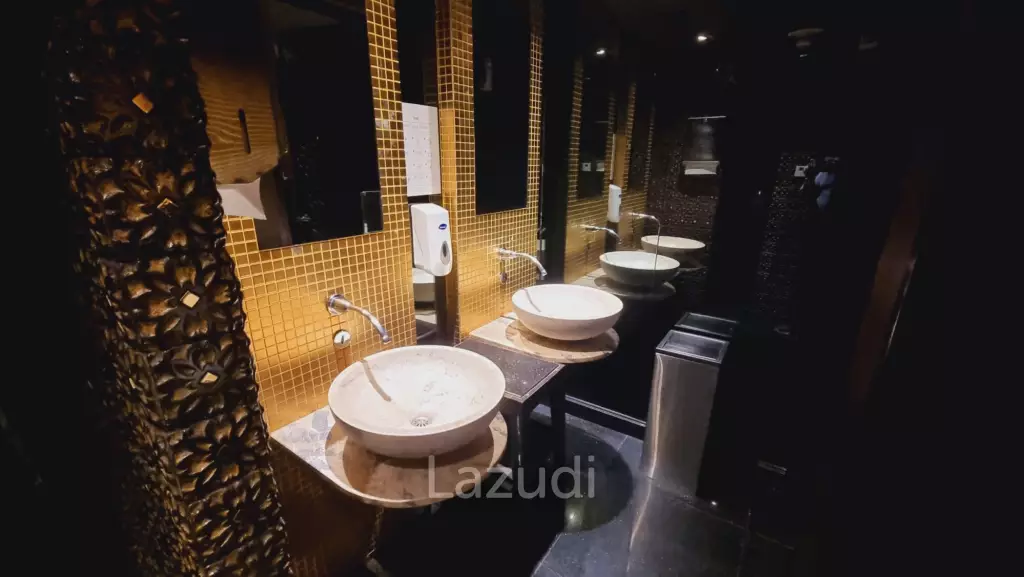 Turnkey Rooftop Restaurant and Bar Beside EmQuartier in Global 4-star Hotel - Fully Equipped, Prime Sukhumvit Location