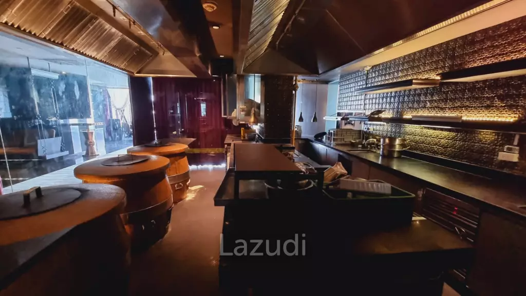 Turnkey Rooftop Restaurant and Bar Beside EmQuartier in Global 4-star Hotel - Fully Equipped, Prime Sukhumvit Location