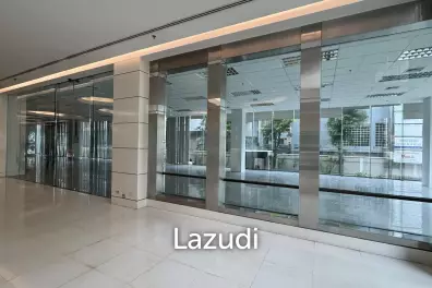 Spacious Retail Space with Modern Design on Soi Convent