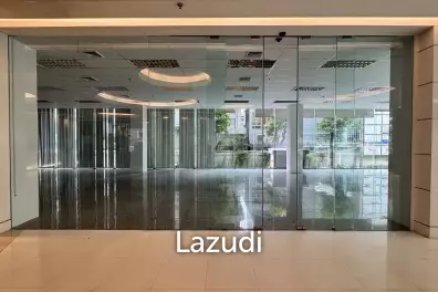 Spacious Retail Space with Modern Design on Soi Convent