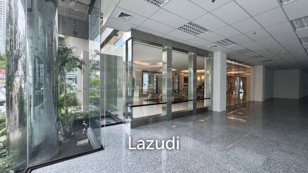 Spacious Retail Space with Modern Design on Soi Convent