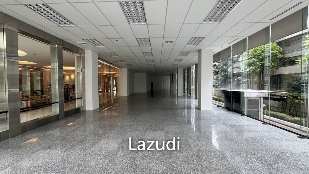 Spacious Retail Space with Modern Design on Soi Convent