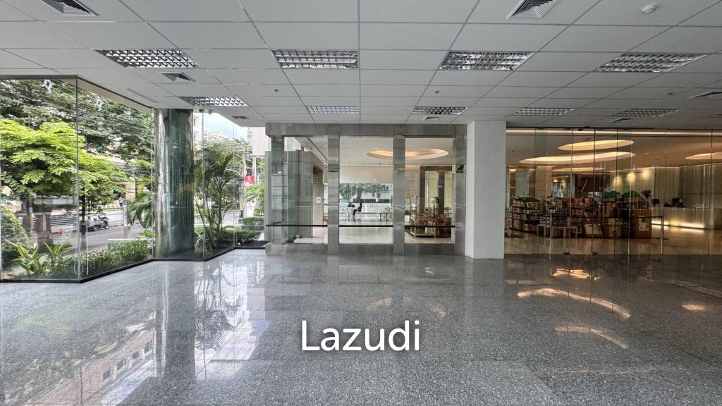 Spacious Retail Space with Modern Design on Soi Convent