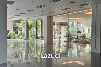 Spacious Retail Space with Modern Design on Soi Convent