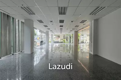 Spacious Retail Space with Modern Design on Soi Convent
