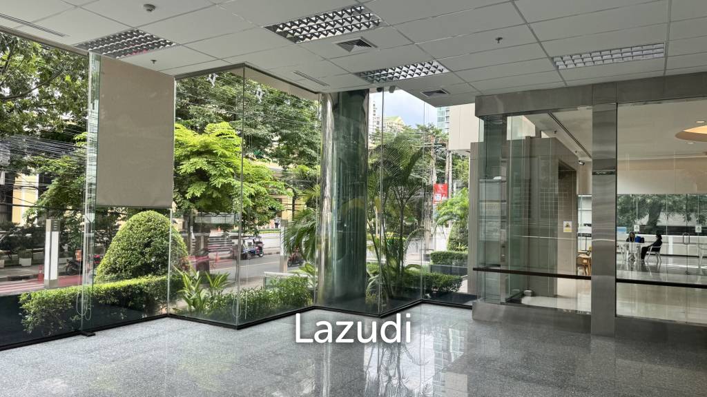 Spacious Retail Space with Modern Design on Soi Convent