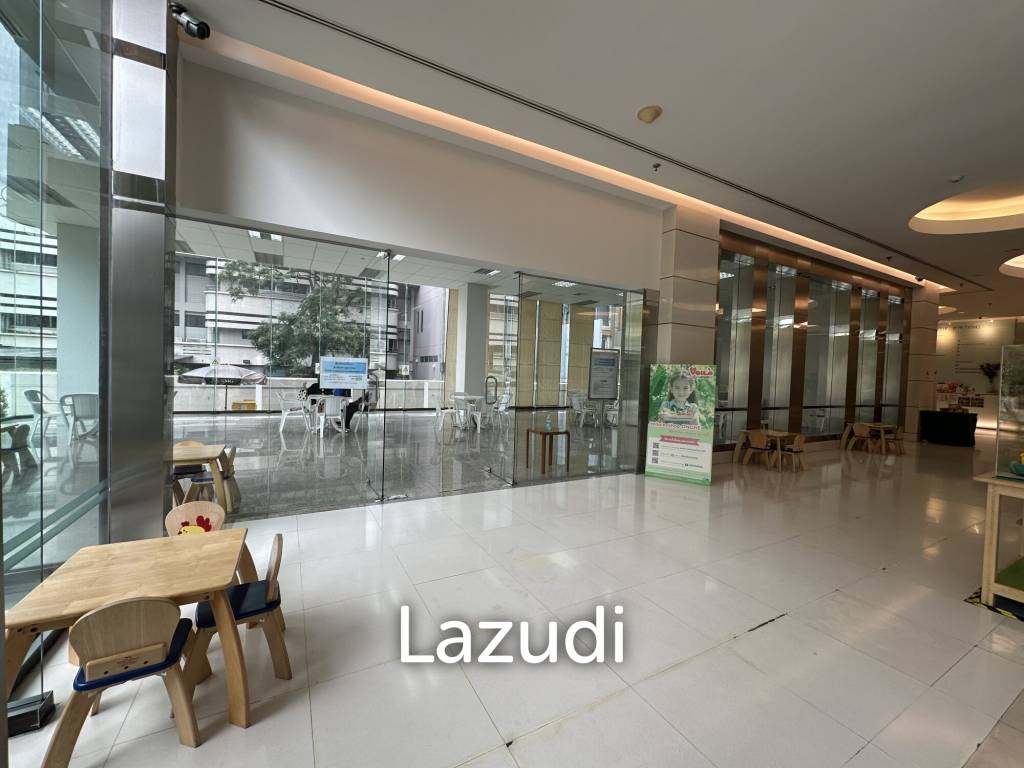 Modern Unfurnished Retail Space on Soi Convent