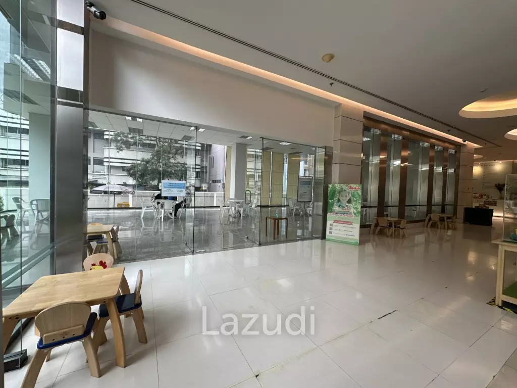 Modern Unfurnished Retail Space on Soi Convent