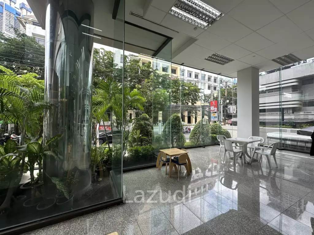 Modern Unfurnished Retail Space on Soi Convent