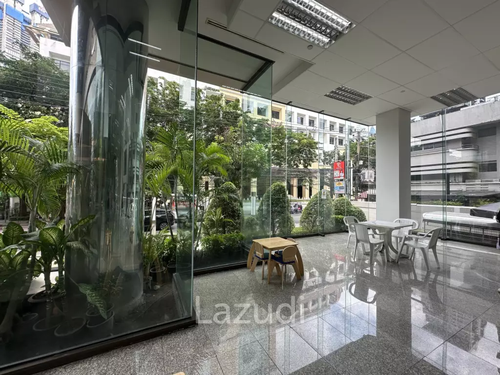 Modern Unfurnished Retail Space on Soi Convent