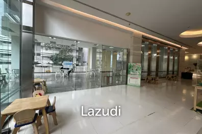 Modern Unfurnished Retail Space on Soi Convent