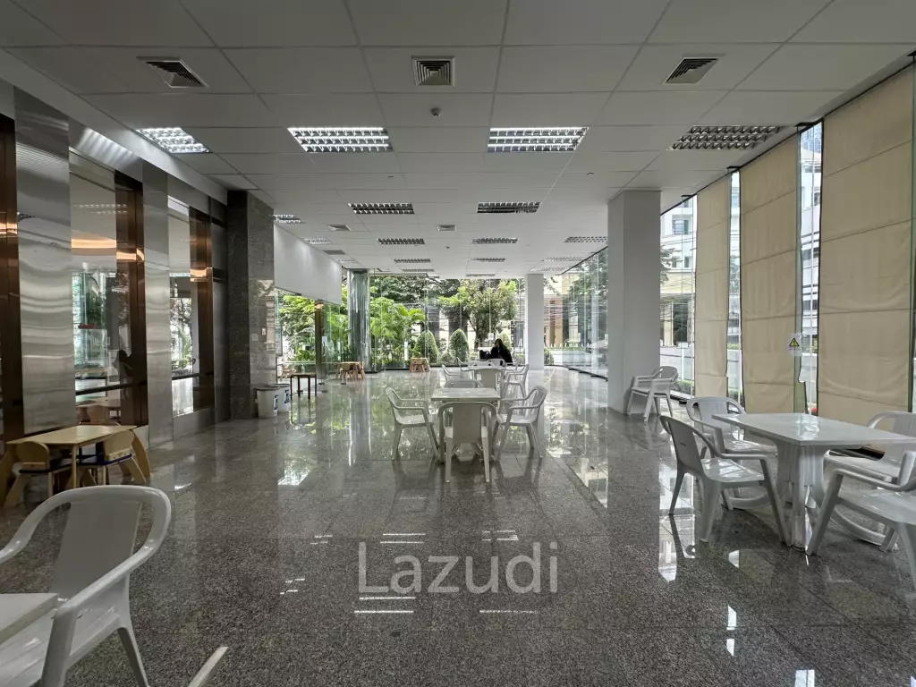 Modern Unfurnished Retail Space on Soi Convent