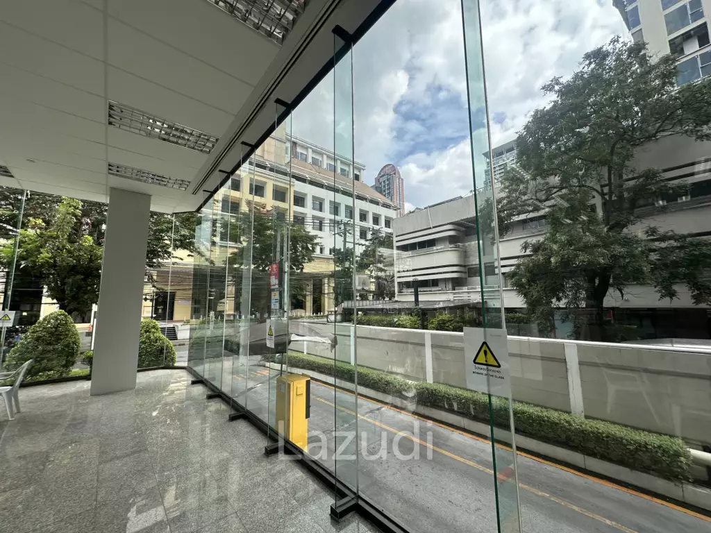 Modern Unfurnished Retail Space on Soi Convent