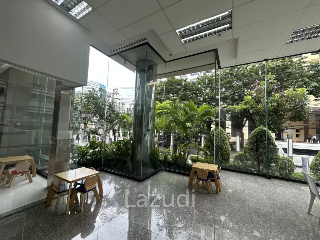 Modern Unfurnished Retail Space on Soi Convent
