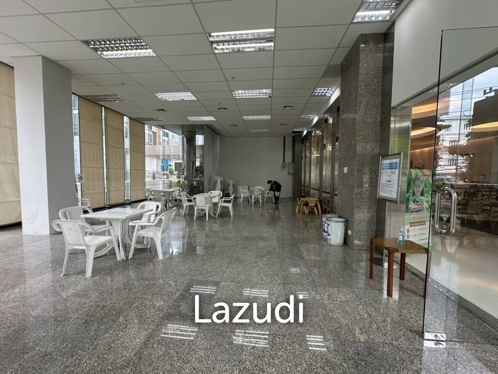 Modern Unfurnished Retail Space on Soi Convent