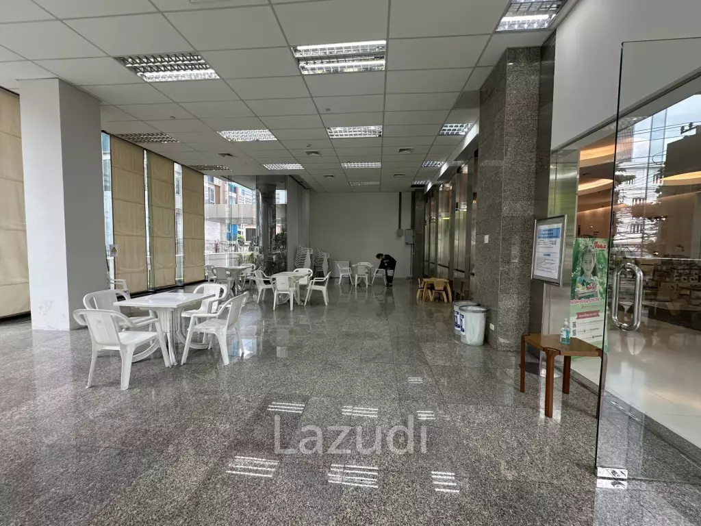 Modern Unfurnished Retail Space on Soi Convent