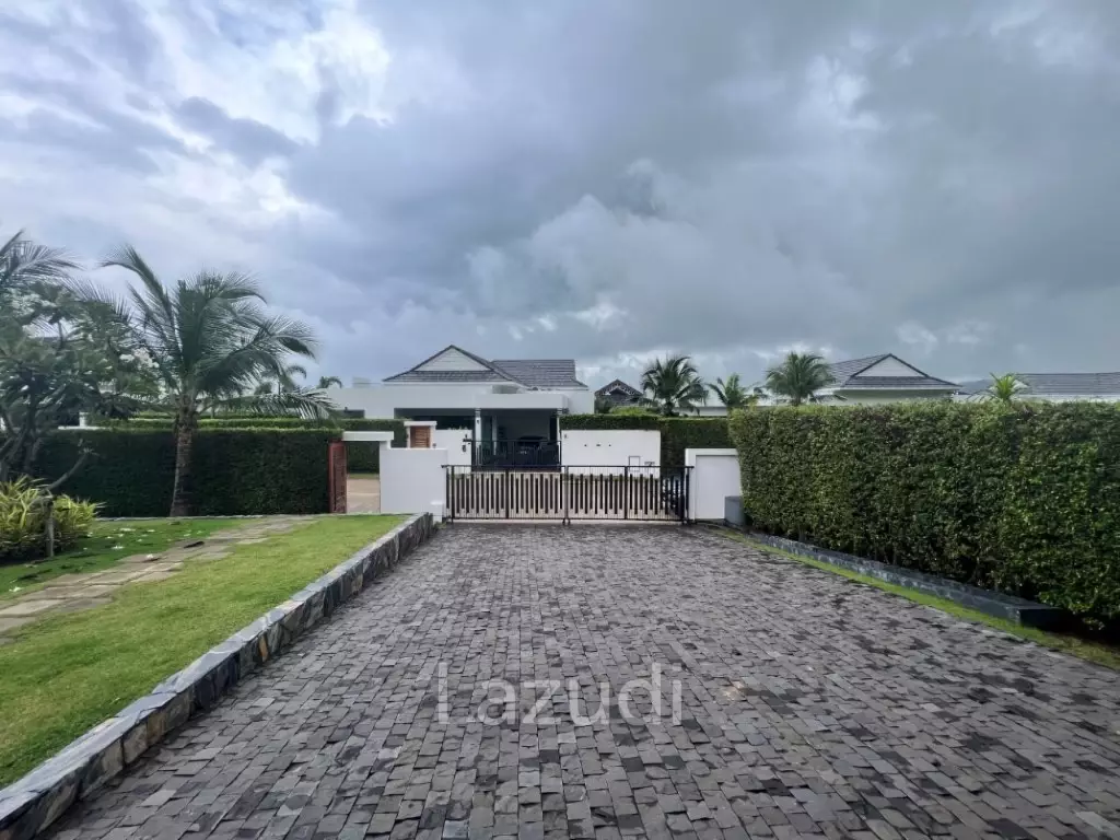 SIVANA HIDEAWAY PHASE 2 : 3 bed pool villa with sea views