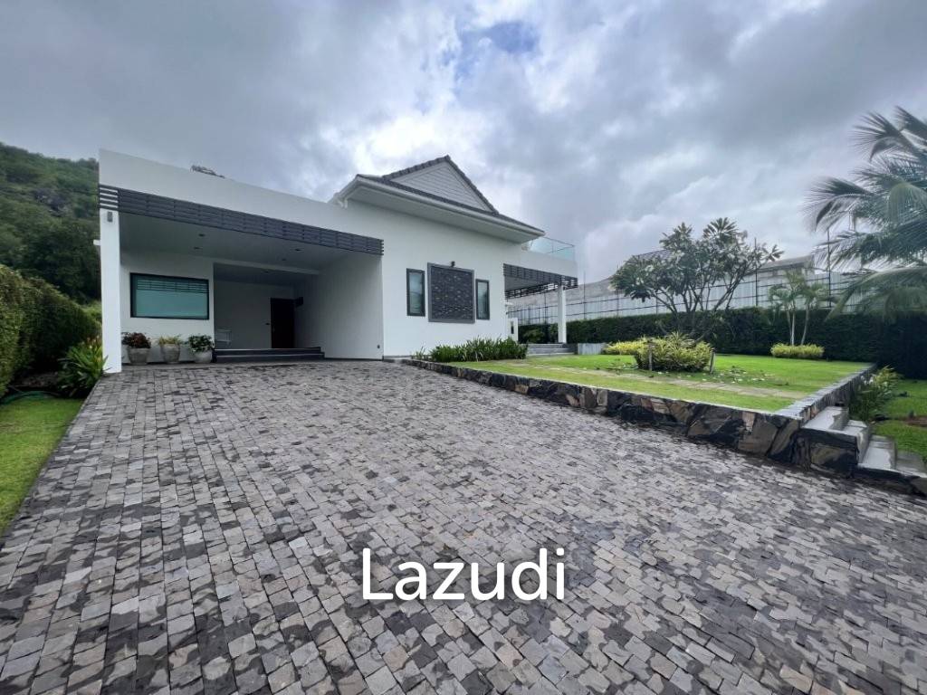 SIVANA HIDEAWAY PHASE 2 : 3 bed pool villa with sea views